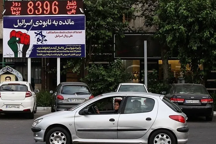 بهسازی تابلوی روزشمار نابودی رژیم منحوس صهیونیستی در میدان فلسطین