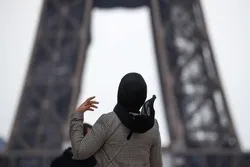 Start einer Website zur Hilfe für Frauen bei der Arbeitssuche in Frankreich