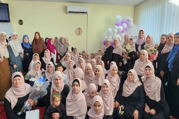 بالصور.. تخرج 44 طالبة من دورة 