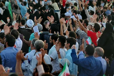 اجتماع خانوادگی همخوانی سرود «سلام فرمانده» در مسجد مقدس جمکران 
