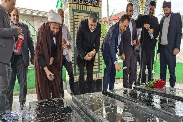غبارروبی و عطرافشانی گلزار شهدای مرزی کلا بابل کنار