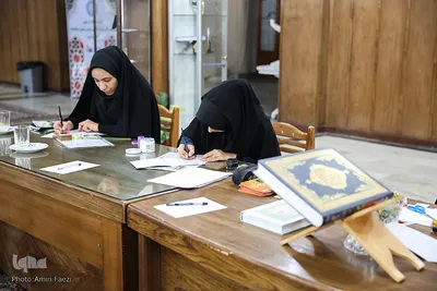 کتابت آیات وحی به زبان انگلیسی در کریسمس ـ شیراز