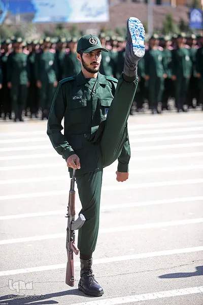 حضور و سخنرانی رهبر انقلاب در مراسم دانش‌آموختگی دانشجویان دانشگاه امام حسین (ع)