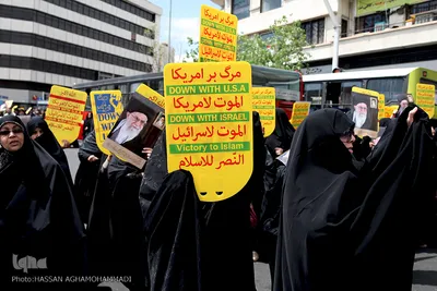 راهپیمایی نمازگزاران تهرانی در حمایت از بیانیه شورای عالی امنیت ملی