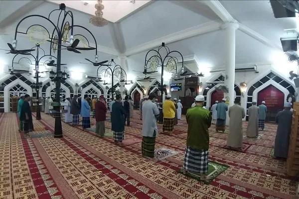 Jemaah kembali imarahkan Masjid Jenjarom, solat subuh berjemaah