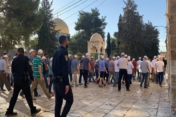 Onlarca işgalci yerleşimci Mescid-i Aksa’ya baskın düzenledi