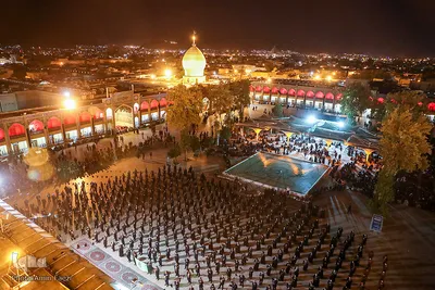 آیین لاله گردانی شام غریبان در حرم شاهچراغ (ع)