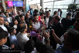بازگشت یونس شاهمرادی، قهرمان مسابقات بین‌المللی قرآن و اذان «عطر الکلام» عربستان به ایران