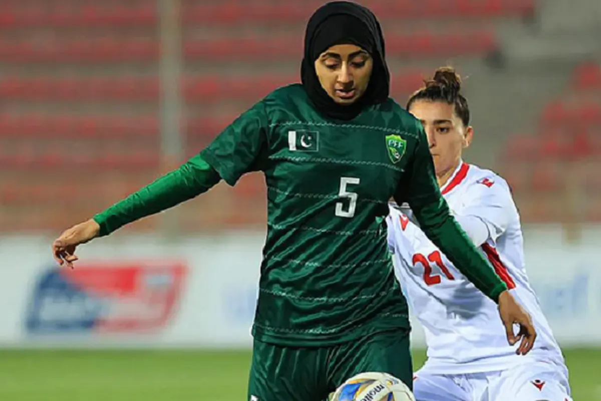 Réalisation du rêve d’Amina Hanif footballeuse en hijab