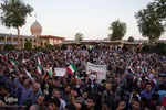 حضور رئیس جمهور در شاهچراغ و دیدار با خانواده شهدا
