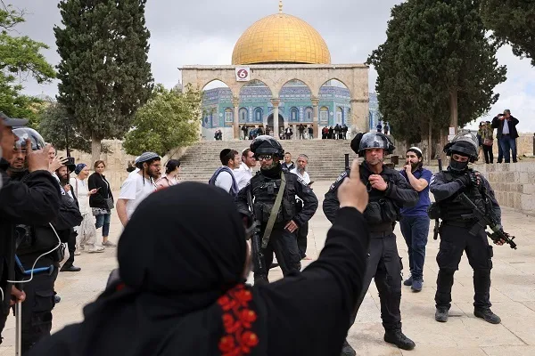 تضييق غير مسبوق في المسجد الأقصى.. وتحذيرات من تفجر الأوضاع
