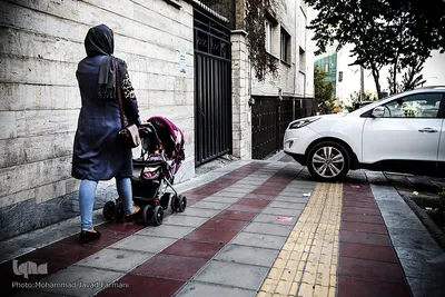 پارک خودرو در مسیر عابرین پیاده