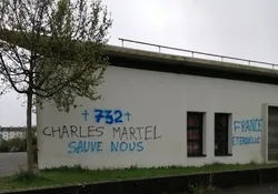 Moschee mit islamfeindlichen Parolen beschmiert