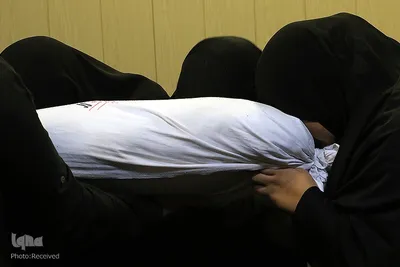 وداع خانواده سردار شهید عبدالله اسکندری با پیکر مطهر سیدالشهداء مدافعین‌حرم استان فارس