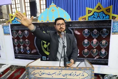 اقامه نماز جمعه ساری با امامت آیت الله محمد باقر لائینی