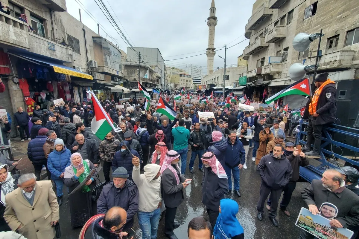 Kecaman terhadap Genosida di Gaza dalam Demonstrasi oleh Masyarakat Yordania, Bangladesh dan Indonesia