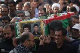 تشییع پیکر مادر 4 شهید دوران دفاع مقدس در شهیدآباد فارس