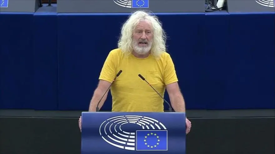 Eurodiputado elogia la oportunidad brindada por Irán a estudiantes afganos