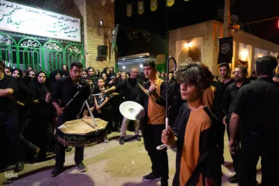 قافله اشک و سوگ حسینی در خیابان‌های خمینی‌شهر