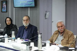 نشست دبیر عالی شورای انقلاب فرهنگی با تعدادی از هنرمندان