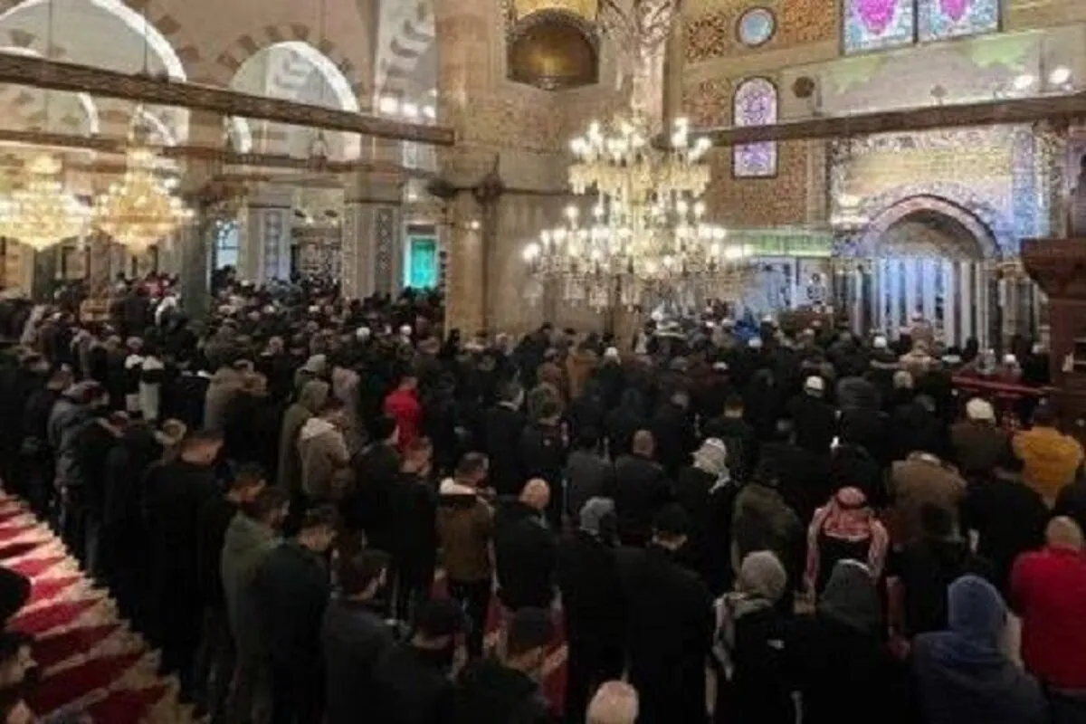 Ribuan Warga Palestina Laksanakan Salat Shubuh di Masjid Al-Aqsa