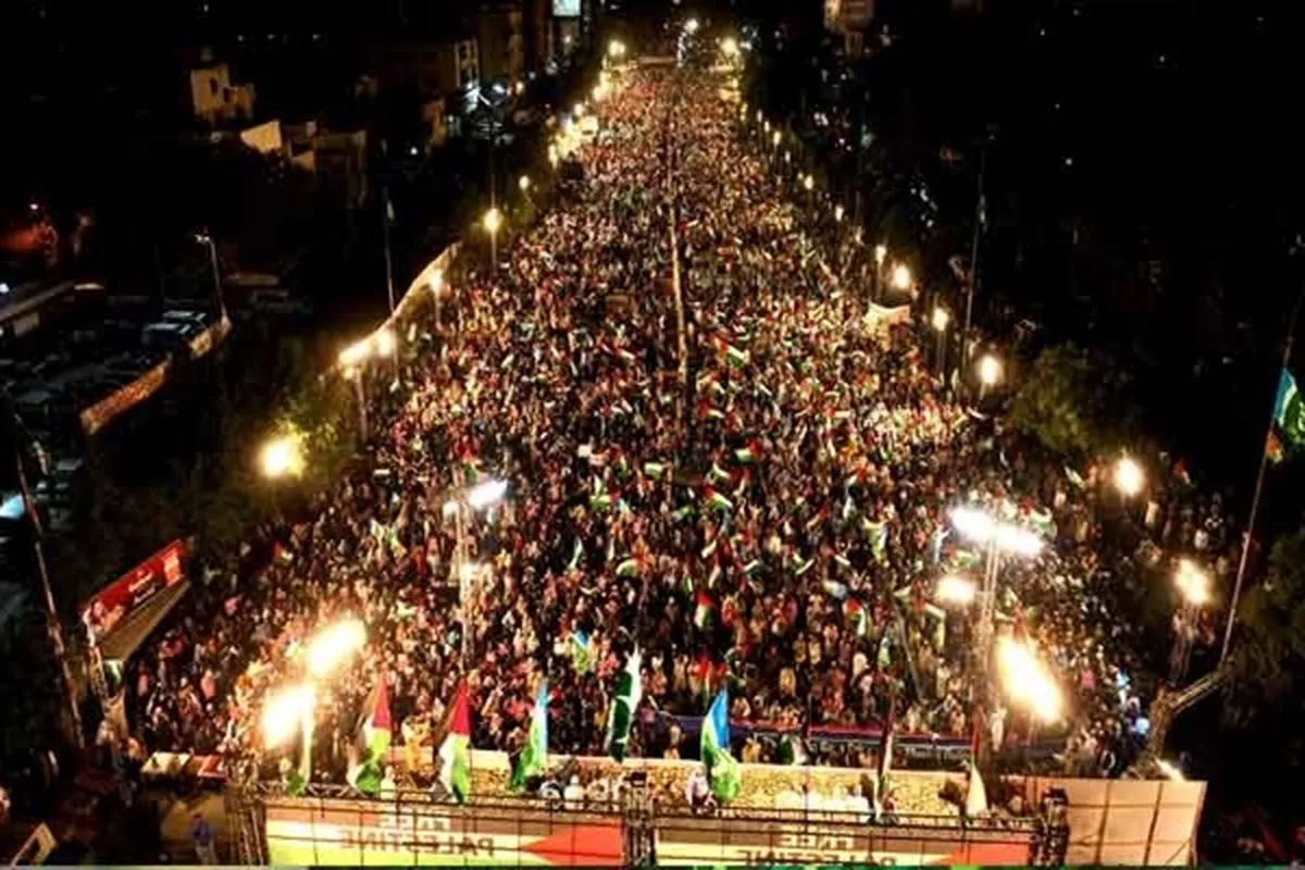 جماعت اسلامی کے تحت کراچی میں شب یکجہتی غزہ مارچ، عوام کی بڑی تعداد کی شرکت
