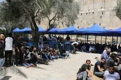 10 000 fidèles palestiniens à la mosquée Ibrahimi au premier vendredi du Ramadan