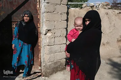توزیع بسته های غذایی هم نمک میان اتباع خارجی نیازمند در روستای «سلمان آباد» کهریزک