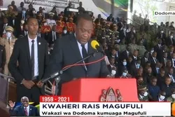 Rais Kenyatta  wa Kenya awavutia wengi baada ya kusitisha hotuba wakati wa adhana