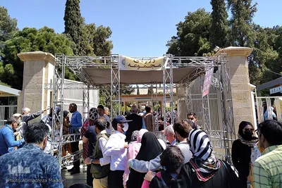 بازدید مسافران نوروزی از آرامگاه حافظ‎‎