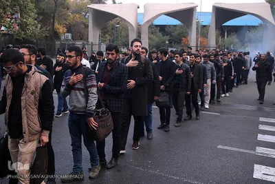دسته عزاداری دانشجویان از دانشگاه تهران تا حسینیه امام خمینی (ره)
