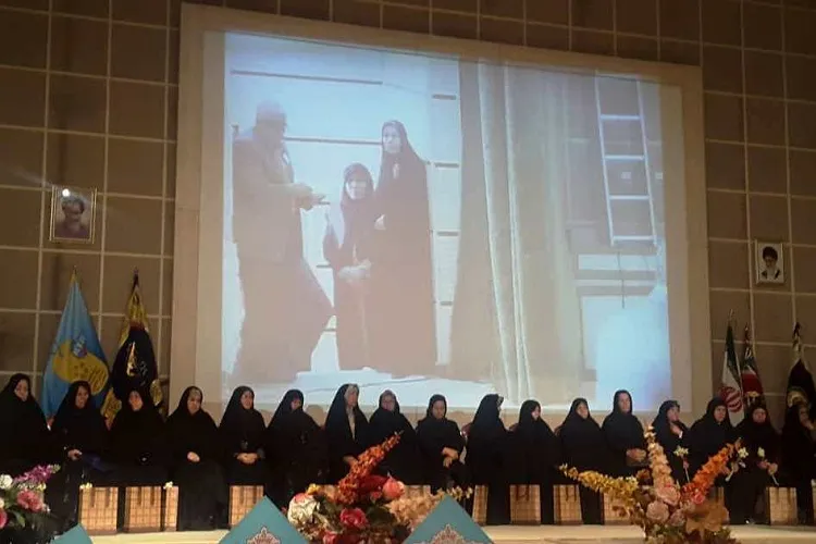 همسران رزمندگان دوران دفاع مقدس استان فارس تجلیل شدند