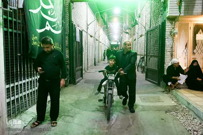 آیین مشعل گردانی نجفی‌های مقیم مشهد در شب تاسوعا‎

