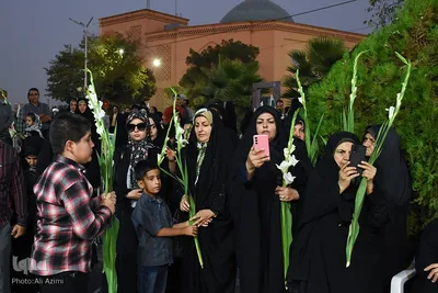 آیین عطرافشانی و گلباران مزار مطهر شهدا در اصفهان