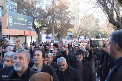 راهپیمایی مردم همدان در محکومیت حادثه تروریستی گلزار شهدای کرمان