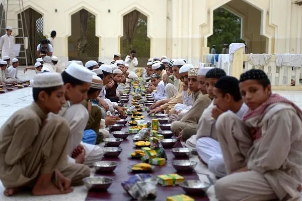 رمضان در پنجاب؛ ماه نمایش تلویزیونی زمان اذان شیعه و سنی