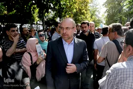 محمدباقر قالیباف در مراسم تشییع پیکر عزت الله انتظامی