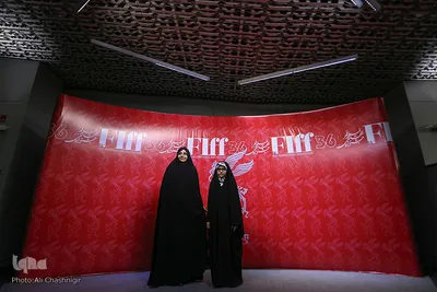 بازدید همسر شهید احمدی روشن از جشنواره جهانی فیلم فجر