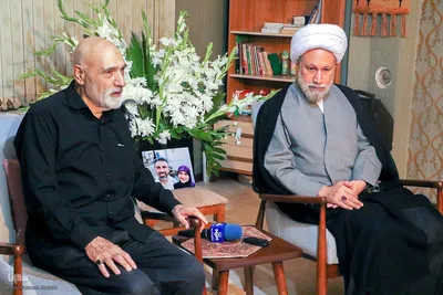 حضور آیت‌الله دژکام در منزل شهید معصومه کرباسی‎