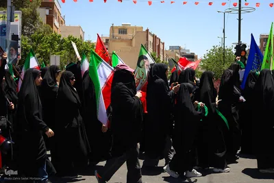قافله عزاداری و نماز ظهر روز عاشورا در اصفهان