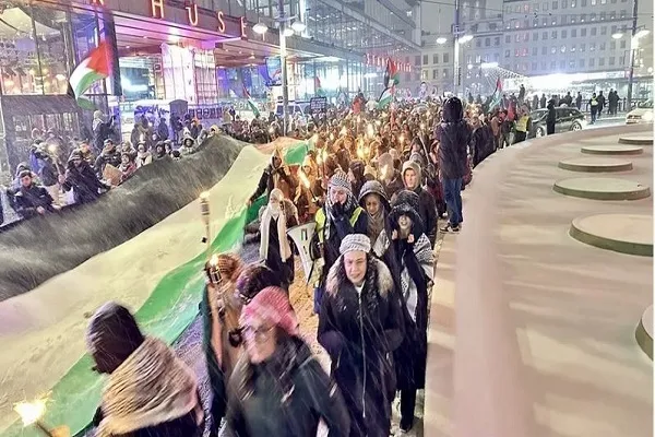 瑞典巴勒斯坦支持者在新年前夜举行示威活动+照片