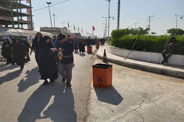 توزیع مخازن ذخیره‌سازی پسماند در مراسم پیاده‌روی اربعین قم
