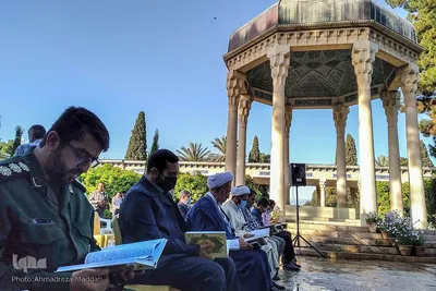محفل انس با قرآن کریم در جوار آرامگاه حافظ شیرازی‎‎