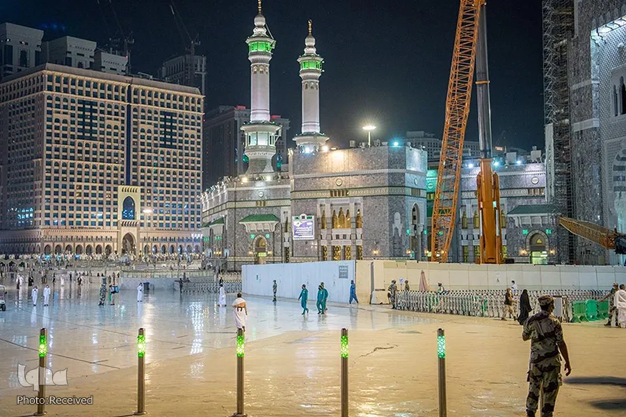 السعودية تستأنف الصلاة في المسجد الحرام
