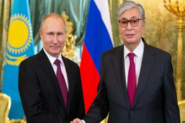 Путин и Токаев обсудили применение «Спутника V»
