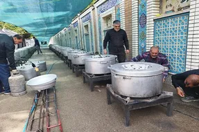 پخت ۷۲ دیگ غذای نذری به یاد شهدای کربلا در مصلی یاسوج