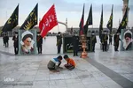 Fahne auf Kuppel der Dschamkarān-Moschee durch eine schwarze Trauerflagge ersetzt