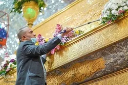 İmam Hüseynin (ə) hərəmi güllərlər bəzədildi - Foto