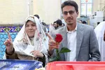 حضور زوج‌های جوان یزدی در پای صندوق‌ رأی‎