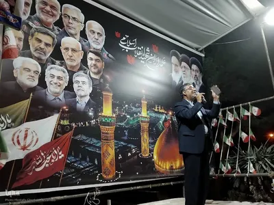 ایستاده در خیابان برای خونخواهی رهبر شهید انقلاب در اهر 